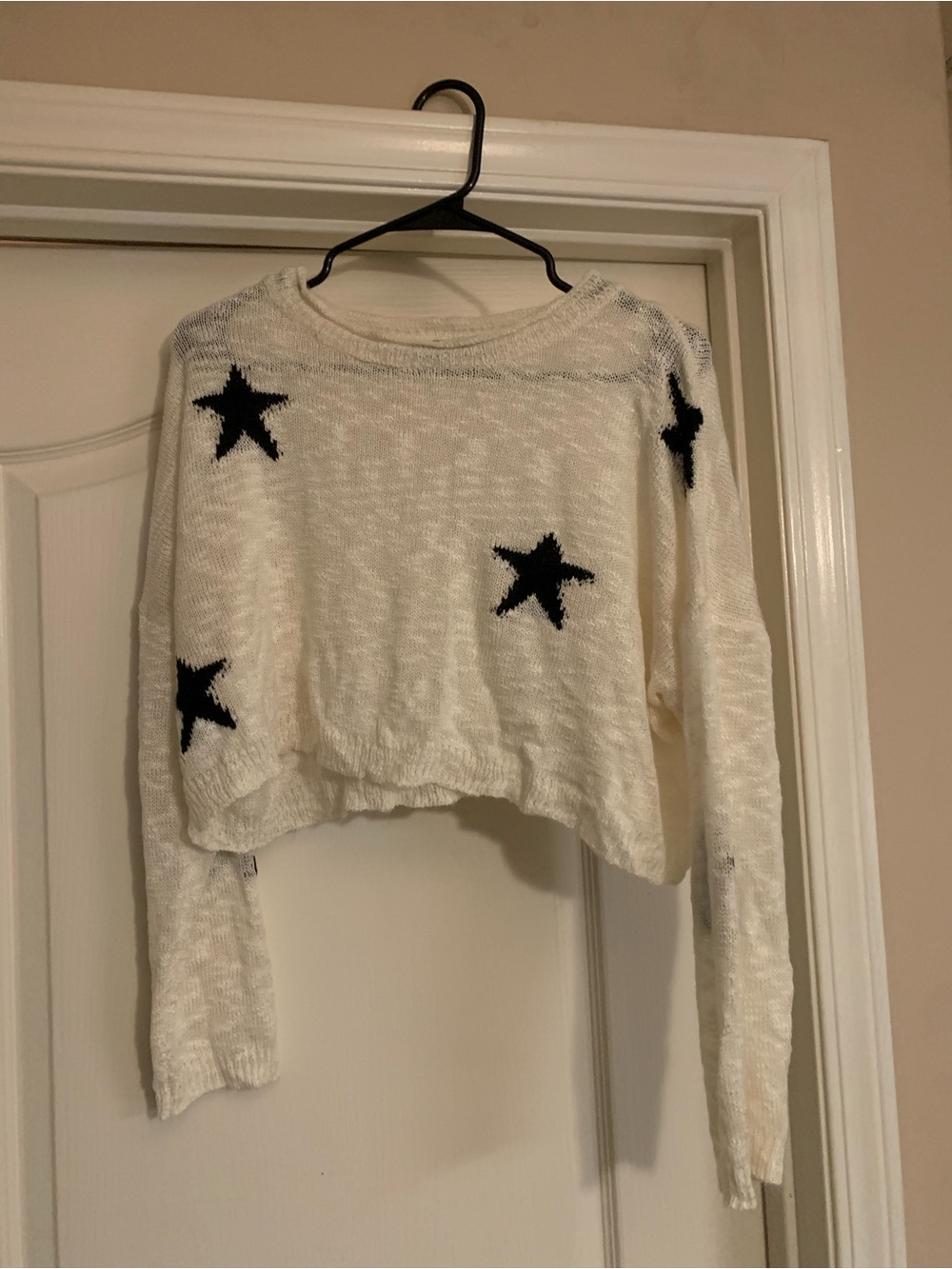 SHEIN Cream Cropped Sweater with Black Star Accents